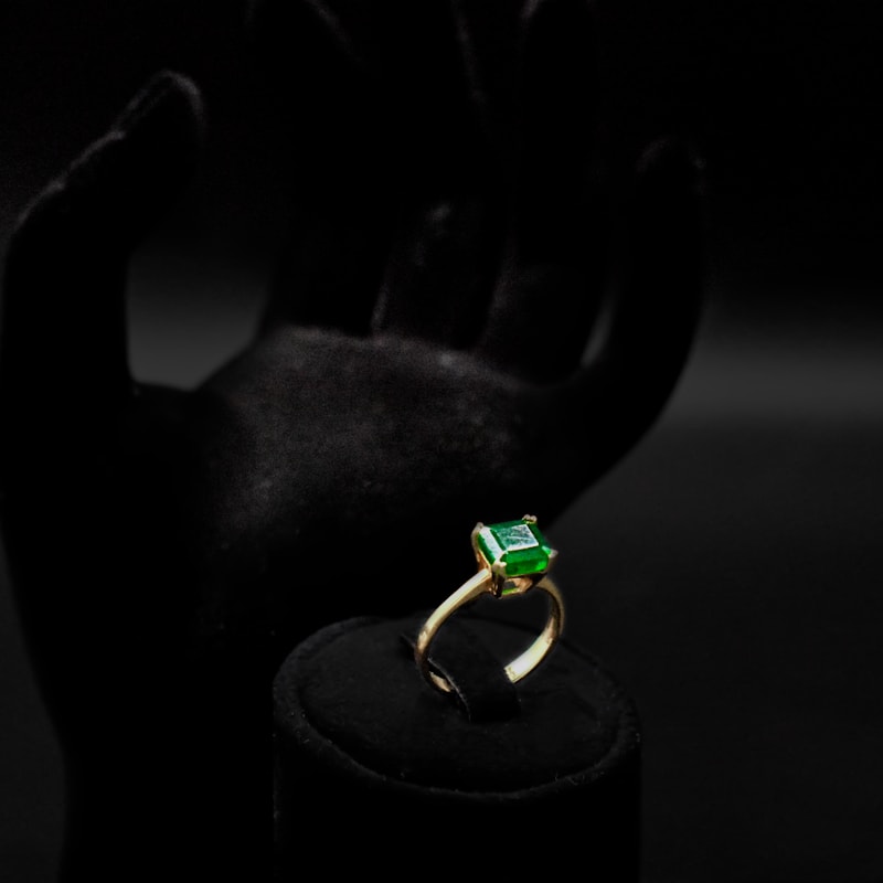 Anillo de esmeralda en oro 14k
