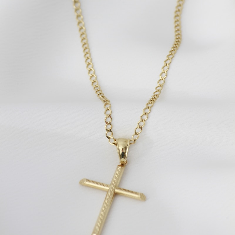 Dije de cruz con diamantes en oro 18k